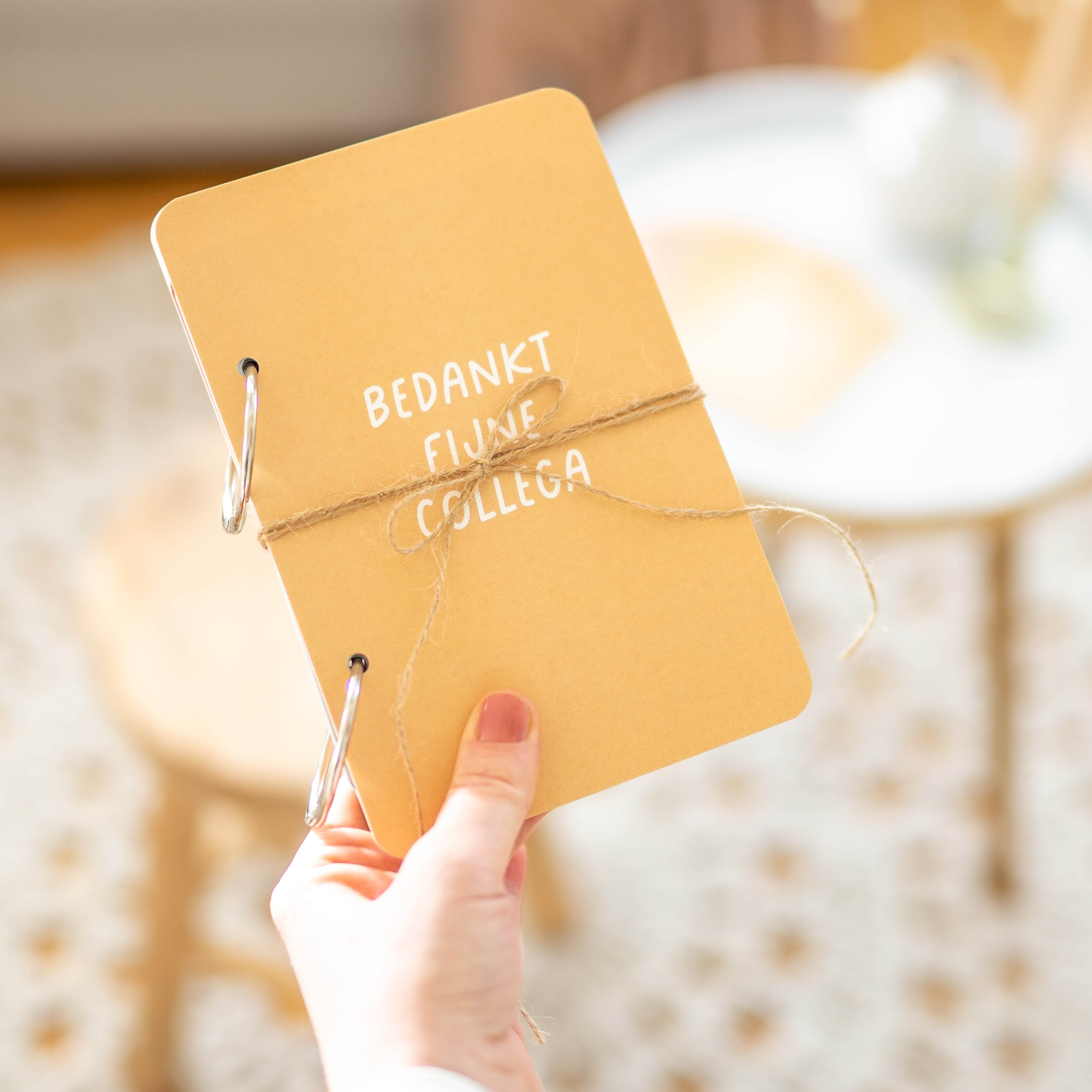 Een cadeau voor het afscheid nemen van een collega met de tekst &