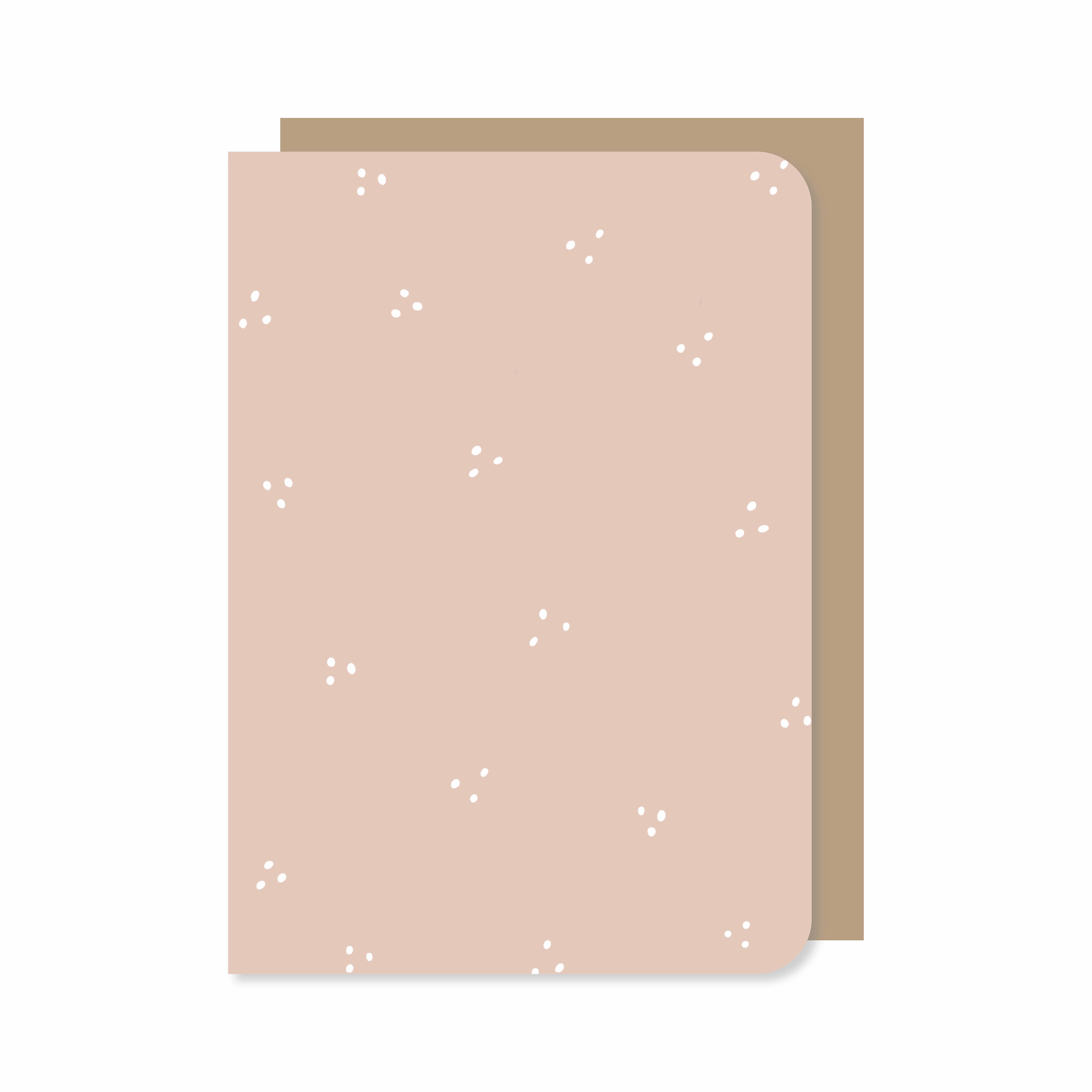 Roze dubbele wenskaart met envelop daarop kleine witte stipjes.