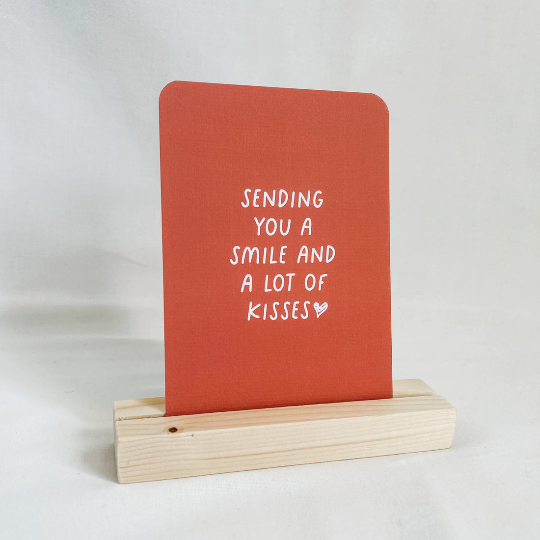 Kaartenhouder van hout voor een A6 formaat kaart.