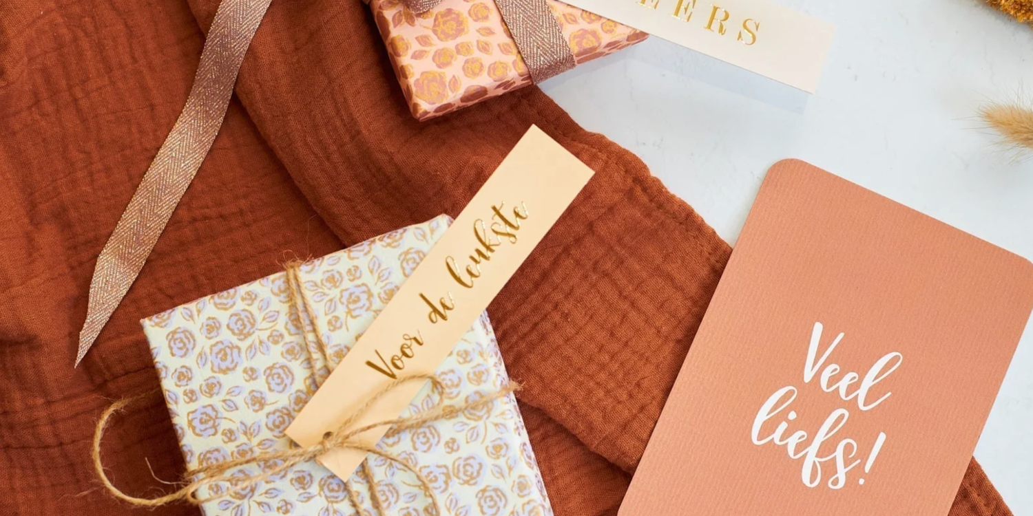 Een cadeau persoonlijk maken met kaart